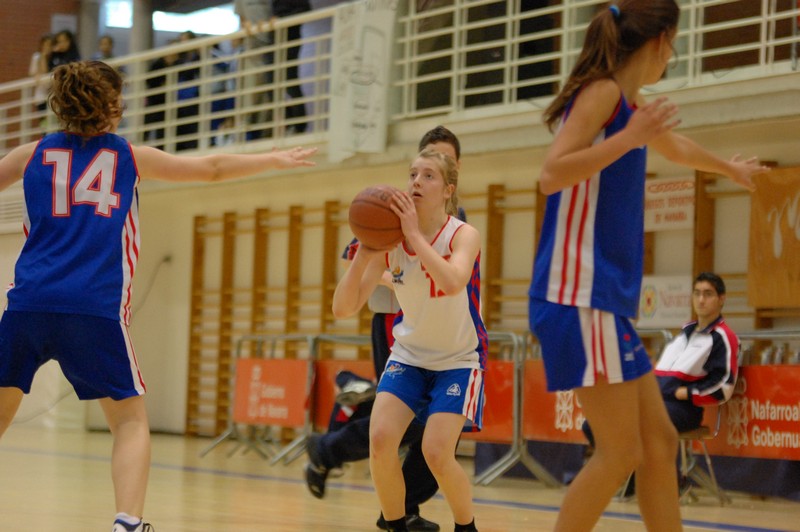 Fiesta Final de los Juegos Deportivos en la que 25 Aniversario Ardoi y San Ignacio se coronaron como campeones infantiles